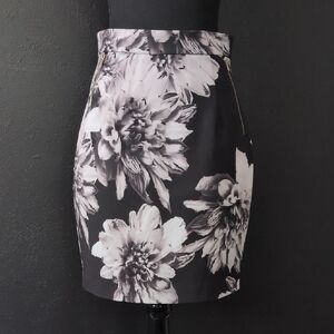 NWT H&M Black and White Floral Pencil Skirt